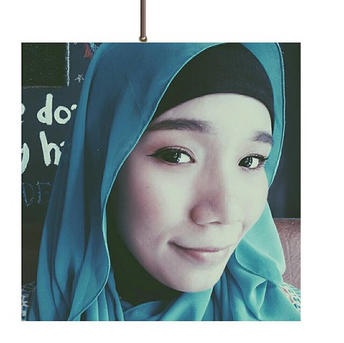i am not much an eyeliner person in daily basis but for a formal event, eyeliner is a must😁⠀
.⠀
#hijabiandfab #hijabmakeup #hijabiblogger #blogger #lifestyleblogger #beauty #beautyblogger #blog #clozette #clozetteid #instaquotes #instadaily #vsco #vscocam #maybellineeyeliner #eyemakeup #milanieyeshadow #maybellinemascara