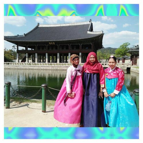 try to offer your help to take pictures for other travelers when you traveling and the higher chance is they will ask if you also need their help to take your pictures⠀
.⠀
like this one pic which took by other travelers that i took their pictures before :)⠀
.⠀
#blog #blogger #lifestyleblogger #travelblogger #traveling #travel #seoul #southkorea #jakartatoseoul #travelling #trip #travelingtoseoul #travelersnote #traveler #backpacker #jalanjalan #skyporn #sky #gyeongbokgungpalace #gyeongbokgung #istanagyeongbok #clozetteid #clozette #hijabtraveler #hijabbackpacker #hanbok