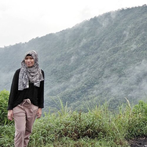 we don't remember days, we remember moments.

#clozetteid #clozette #hijab #hijabi #hijabfashion #fashion #modestfashion #fashionblogger #blogger #bloggerbabesid #lifeasblogger #lifeblogger #gununggalunggung #galunggungmount #mountain #tasikmalaya #westjava #jawabarat #indonesia #indonesiabagus