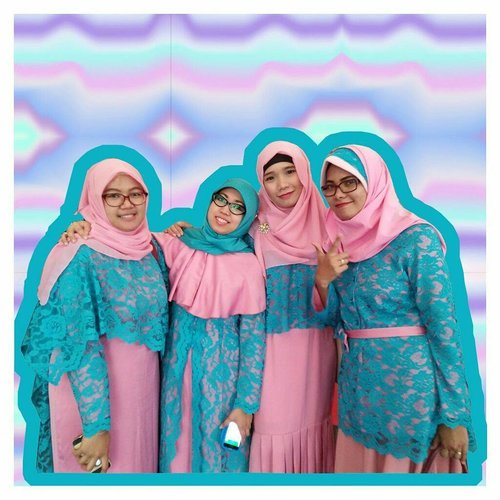 we're grow up together. we know each other flaw but it doesn't matter because we're best friend forever since 2000⠀.⠀#teambridesmate #bridesmaid #teambridesmaid #hijabibridesmaid #ootd #weddingreceptionootd #hijabiandfab #hijabstyle #hijabfashion #hijabiblogger #blogger #lifestyleblogger #blog #clozette #clozetteid #instadaily #hijabiootd
