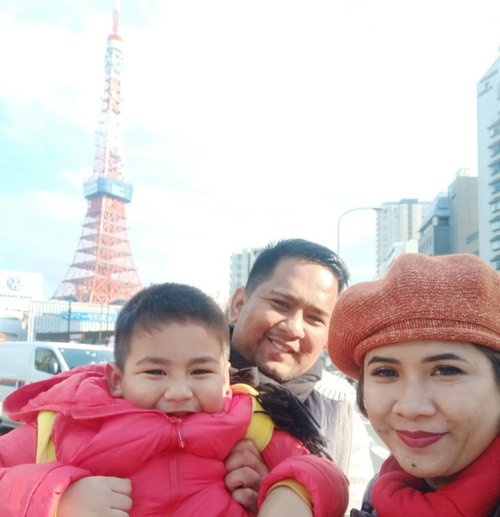 Happy face from us! 
#tokyo #tokyotower #holiday #japan #clozetteid #familypotrait #welfie #family #husbandandson #springseason