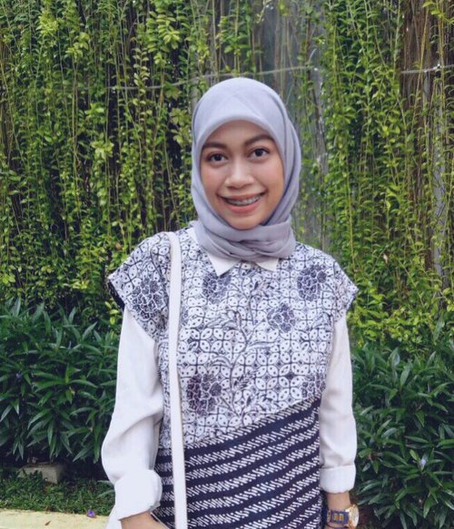 “If only our eyes saw souls instead of bodies how very different our ideals of beauty would be” #batik #clozetteid #clozette #hijab #grey