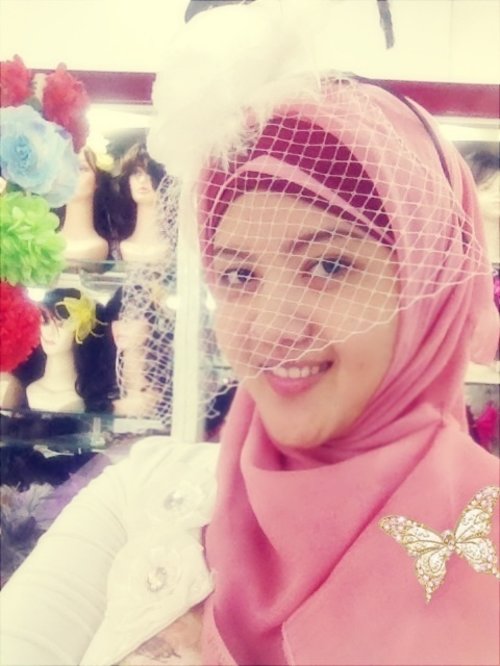Simple hijab can be glam depends on what accesories u add ..