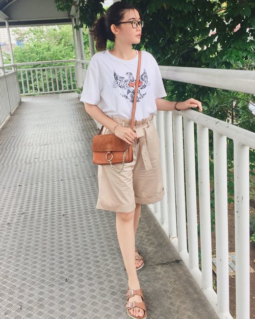 Wearing sand cotton shorts from @charmstyle.gr
-
#ads #clozette #clozetteid #personalstyle #fashionblogger #ootd