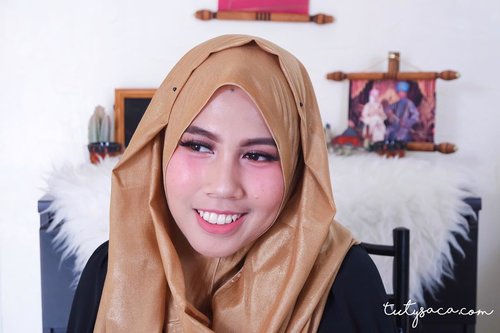 Sometimes all you can do is smile. Move on with your day, hold back the tears and pretend you’re okay. #bblogger #hijabbloger #beautybloggerid #bloggerperempuan #clozetteid #bloggerbabes #ihb #makeuplover #makeuphijab #bloggerslife #bloggerstyle