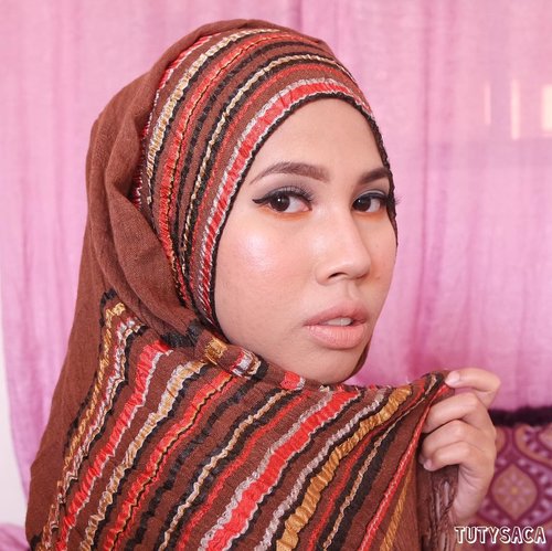 Happiness is about loving what you have and being grateful for it. Loving you my darling 😘😘😘😘 ..#bloggerbabes #bblogger #hijabblogger #hijabmakeup #bloggerperempuan #bloggerstyle #indonesianblogger #makeuplover #makeupjunkie #clozetteid