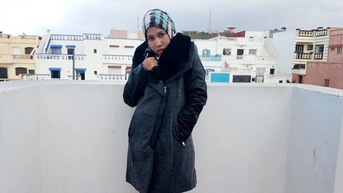 Im cold not cold ! 😂😂😂 #beautyblogger #beautybloggerindonesia #fashion #autumnoutfit #ootd #fashion #chichijab #furjacket #clozetteid