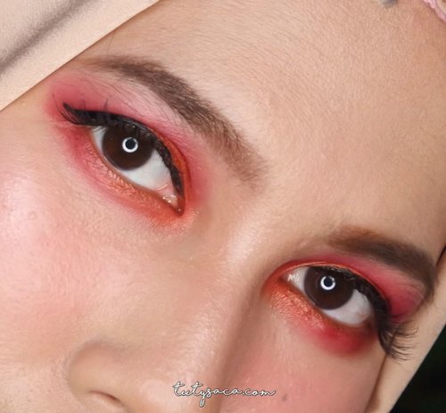 Aku pakai metallic matte lipstick sebagai eyeshadow. Pigmented dan easy to blend 💕💕💕💕. #chichijab #beautybloggerid #bblogger #bloggerbabes #clozetteid #makeupjunkie #beautybloggerindonesia #makeuplover #hijablook #bbloggers #bloggerstyle #bloggerslife #modestcloset #indonesianbeautyblogger #muslimahinspirations #hijabblogger #hijabeauty #beautyjunkie #beautyaddict #instamakeup #purbasarimakeup #purbasarimetalliclipstick