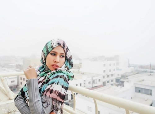 Lately the weather in Morocco is foggy #morocco #safi #safibeauty #beautyblogger #beautybloggerindonesia #beautybloggerid #fashion #chichijab #hijabfashion #makeup #makeuplook #clozetteid #morphebabe #tutysacaatmorocco