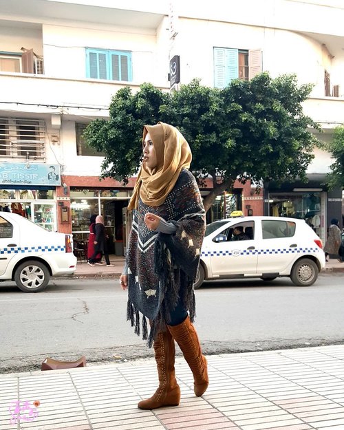 People will stare. Make it worth their while .
- Tom Ford-

#beautyblogger #indonesianbeautyblogger #blogger #bloggerstyle #bloggerslife #chichijab #hijabstyle #fashionhijab #autumnmakeup #autumnoutfit #ootd #falloutfit #highkneeboots #overkneeboots #ponchostyle #poncho #clozetteid