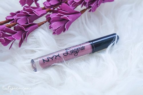 My sexy lipstick 😍😍😍. Same with the name, my boo said i was sexy too using this baby, naked 😁😁😁 #beautyblogger #beautybloggerid #bblogger #hijabbloger #clozetteid #nyxlingerie #makeuplover #indonesianbeautyblogger