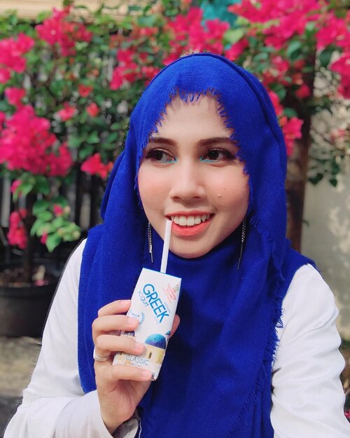 Heavenly Blush Greek Yogurt memiliki protein yang tinggi dibanding yogurt biasa sehingga membuat perutnu kenyang lebih lama dan selalu aktif. Sebagai guru TK, aku terbantu sekali dengan menambahkan satu heavenly blush greek yogurt pada pagi hari, membuatku bisa lebih lama mengimbangi energi anak-anak yang seakan tidak pernah habis. 
#HeavenlyBlushGreekSecret #heavenlyblush #heavenlyblushyogurt #lifestyleblogger #healthyfood #healthylifestyle #healthybreakfast #bbloggerid #bloggerstyle #clozetteid