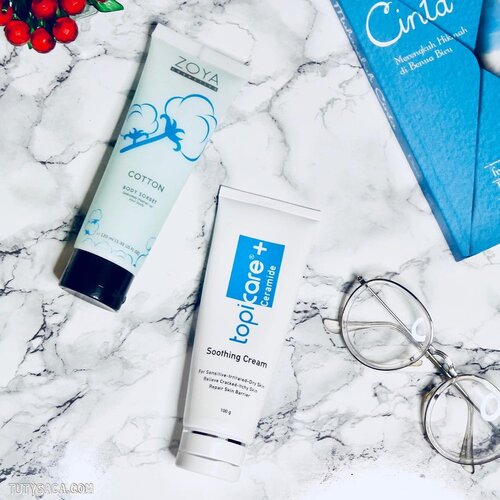 My two recent fav 😍😍😍. Zoya body sorbet yang baunya harum semerbak gak ilang2 dan soothing cream topicare yang langsung melembabkan kulit kering kerontang.

#zoyacosmetics #indobeautygram #flatlay #flatlaystyle #beautyblogger id #bodycare #bloggerstyle #bloggerslife #clozetteid