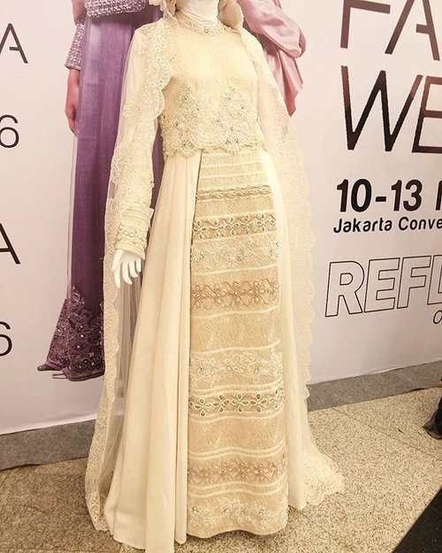 Beautiful embroidery. I dont know who is the designer of this dress but yes i love this dress. #jakartafashionweek2016 #jfw2016 #indonesiafashionweek #dress #weddingdress #chic #chichijab #embroidery #clozetteid #fashion #hijabweddingdress #hijabfashionista