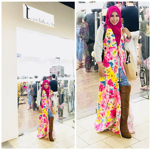 Beberapa waktu lalu aku datang ke launching butik baru di Mall Kelapa Gading yaitu @terasindonesiaofficialDalam butik ini terdapat beberapa brand. Aku juga diberi kesempatan untuk mencoba baju di butik dan bertemu langsung dengan designernya. Baju yang aku coba dari @mahadevi_batik_indonesia.Full acara tentang fashion shownya akan aku tulis di blog ya! #fashion #hijabfashion #chichijab #fashionblogger #clozetteid #bloggerbabes #bloggerstyle #highboots #bblogger