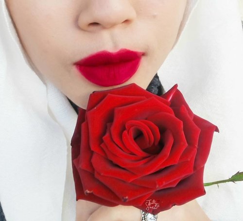 A flower does not think of competing to the flower next to it. It just blooms.

#beautyblogger #bblogger #beautybloggerid #beautybloggerindonesia #hijabblogger #bloggerstyle #bloggerslife #clozetteid #rose #redrose