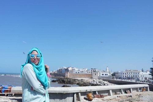 Hello essaouria ! #moroccotrip #morocco #essaouria #bloggerstyle #bloggerslife #beautyblogger #hijabblogger #sky #holiday #trip #clozetteid