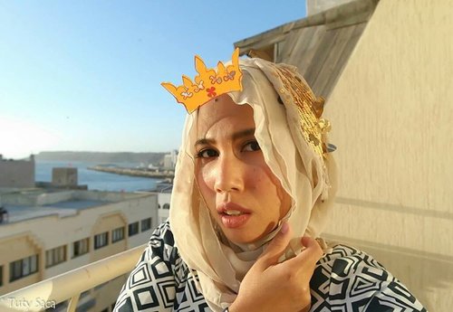 Im the queen, yes i am. #beautyblogger #beautybloggerid #beautybloggerindonesia #makeuplook #makeupjunkie #chichijab #fashionhijab #hijabeauty #clozetteid #hudabeauty #morphebabe #MOTD