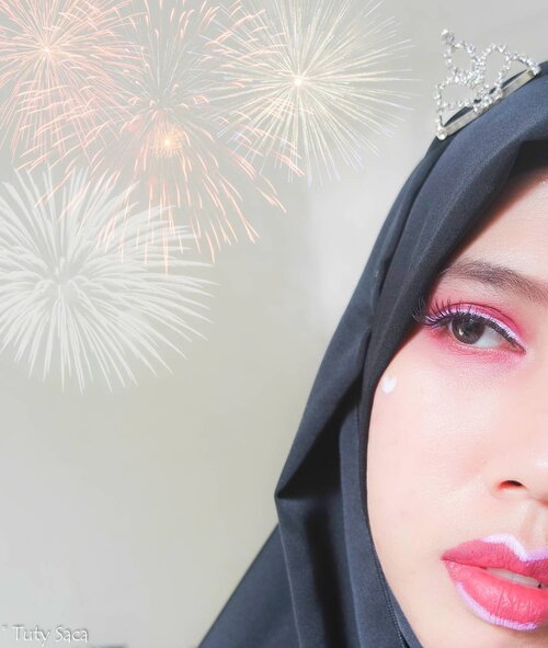 Happy independence day indonesia, Merdeka !!Make up incess hari ni special merah putih....Face : #esteelauderdoublewear, #thebodyshopindo face powderEyeshadow : #morphe #nyxsoftmattelipcream #nyxjumboeyepencilmilk Eyebrow : #elfcosmeticsLips : #nyxsmlccopenhagen #nyxjumboeyepencil #beautybloggerindonesia #beautyblogger #makeup #merdeka #harikemerdekaan #clozetteid #blogger #redwhite #glammakeup #esteelauder #makeuphijab