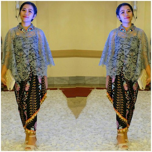 Now I know, the best make up is happiness from the heart ..
Thanks was make me happy 💙
.
.
.
#OOTD #Kebaya #KebayaModern #ClozetteID
