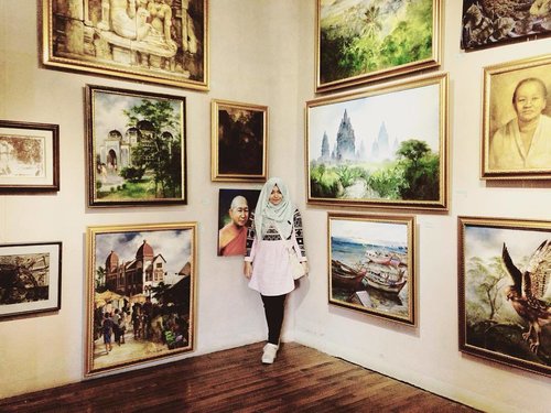 I prefer drawing to talking.Drawing is faster, and leaves less room for lies.Le Corbusier.........#hijab #ootd #hijabbi #hijabers #instahijab #clozetteid #hotd #instadaily #hdr #painting #art #artgallery #instaart #holiday #tribal #magelang #hijabfashion #indonesia #dogpatch #pink #mixmatch #pastel #museum #camerahouse #rumahkamera #camerahouseborobudur #fashionstyle #ootd