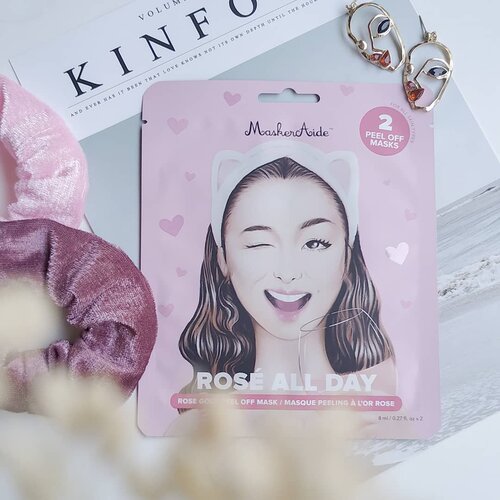 MaskerAide™ Rose All Day - Rose Gold Peel-Off Mask
.
Sebenarnya aku bukan orang yang suka peel-off mask, karena aku punya kulit sensitif dan seringnya kulitku jadi iritasi setelah pakai peel-off mask, so I prefer sheet mask or clay mask. Tapi.... Lihat deh masker ini super cute! Bukan sekedar kemasannya aja yang cute tapi tekstur dan warnanya juga bener-bener2 sesuai namanya, rose gold! So pretty ✨.
.
🍷MaskerAide is Canadian-Korean beauty brand, bingung nggak?? Jadi ini tuh brand Canada, diformulasikan di Canada but made in Korea, paham?
.
🍷Rose Gold peel-off mask ini mengandung honey extract, royal jelly extract, propolis extract, Rose water & Bergamot oil.
.
🍷 Tiap pack nya berisi 2 sachet masing-masing berukuran 8ml, 1 sachet bisa aku pakai 2x.
.
🍷Teksturnya kental berwarna rose gold, agak lengket tapi mudah diratakan. Gunakan agak tebal supaya mudah dikelupas.
.
🍷Baunya enak banget, kayak bau bunga gitu tapi bukan yang terlalu kuat. Sayangnya ketika dioleskan disekitar mata terasa agak pedih.
.
🍷Surprisingly, pas pakai masker ini ada soothing sensationnya, trus pas masker mulai kering tidak membuat wajah terasa ketat dan ketarik.
.
🍷Butuh waktu 15-20 menit untuk membuat masker kering seluruhnya. Ketika di kelupas tidak terlalu sakit dan masker yang mengering tidak mudah robek jadi bisa dikelupas secara utuh se-muka.
.
🍷Karena kulit mati ikut terangkat, wajahku jadi terasa halus, terlihat cerah & glowing setelahnya. Tidak ada tanda-tanda iritasi atau kemerahan.
.
🍷Agak takut jika kulitku bakal jadi kering, tapi ternyata nggak! Sepertinya kandungan madu, royal jelly & propolis extract yg membuat kulitku tetap lembap.
.
🍷Overall, ini masker yang bagus! Aku sarankan untuk menggunakannya seminggu 1x buat yang punya kulit sensitif, dan 2-3x buat yang kulitnya normal/berminyak.
.
.
Get yours now at my Charis Shop
https://hicharis.net/yourwilddaisy13/IvE

#roseallday #maskpacks #peeloffmask #Maskeraide #hicharis @hicharis_official @charis_celeb @maskeraidebeauty .
#clozetteID #bloggirlsid #kbbvmember #beauty