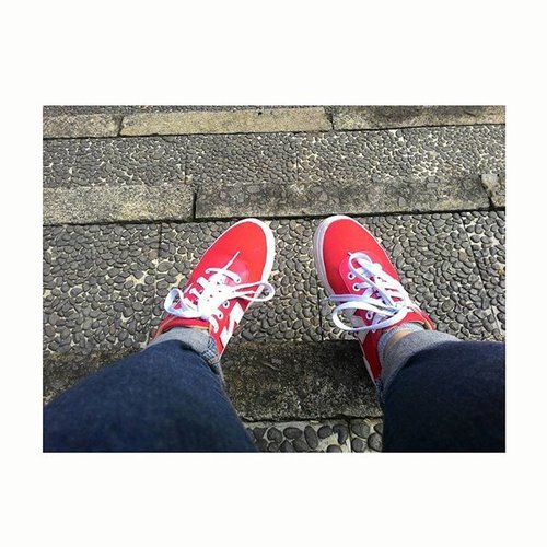 Red always be my favorite because it shows bravery #clozetteID #red #sneakers #creativegreenschool #bandung #balaikotabandung #sunday #morning #event