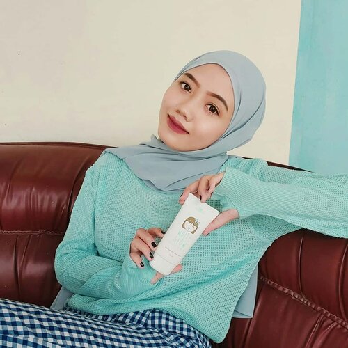 Yayyy! Ada postingan baru di bekikaroom loh. Review skincare baru dari klinik kecantikan @desmaster_id yang dikirimin sama @clozetteid🌻Dermaster Indonesia ini merupakan salah satu klinik kecantikan yang terkenal dengan contouring treatment-nya. Banyak artis dan influencer tanah air yang perawatan di sini. Mereka juga punya produk skincare yang bisa bikin kulit wajah cerah berseri✨ Nah aku uda nyobain 3 produk mereka, Natural Oil to Foam, Anti Wrinkle Serum, dan White Glow Brightening and Moisturizer Cream. Daaaan semuanya aku suka bikin kulit wajah makin glowing sehat😍Jangan lupa mampir baca review-nya yah. Link-nya aku taruh di bio, happy reading💛#ClozetteID #Dermaster #DermasterIndonesia #DermasterXClozetteIDReview #Skincare