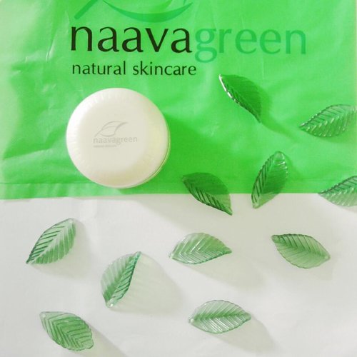 My daily essensial with Naavagreen Moist CC Cream🍃 .
.
.
.
.
#naavagreen #moistcccream #cccream #reviewmakeup #clozetteid #clozetter #makeup #basemakeup #naturalskincare
