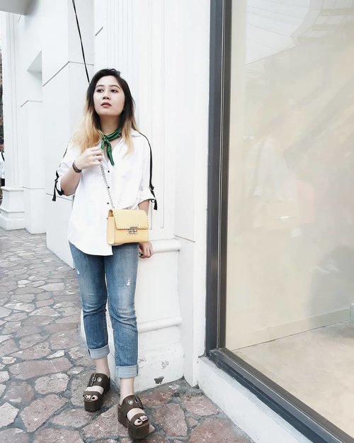 Being well dressed is my kind of theraphy.
~
New post is live on the blog!
.
.
.
.
#LYKEAmbassador #clozetteid #clozette #fashion #personalstyle #styleblogger #fashionblogger #ootd #cgstreetstyle #ggrepstyle #PrettyMessedUpStyle #lookbookindonesia #ootdindo