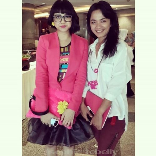  Pose dengan Diana Rikasari di Indonesia Fashion Maju - Digital Summit Lokakarya .. bagus untuk chit chat dengan U, Diana!