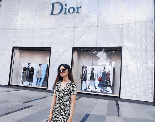 Orchard Dots ⚽️⚽️⚽️new post is up on the blog 💖 link in my bio ✌🏻💕
•
•
•
•
•
•
•
• #bloggerbabes #adayinsingapore #orchard #clozetter #clozetteid #indonesianblogger #styleblogger #exploresg #exploresingapore #orchardroad #dots #style #vscocam #vsco #trypomelo #dior