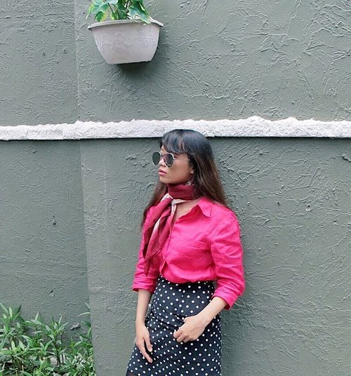 Shocking pink for those who dreams 💕💕💕
New post on the blog soon with lovely skirt from @pomelofashion 🤗❣️
•
•
•
•
• #detuileriesmode #styleblogger #blogger #fashiondiaries #ggrep #trypomelo #clozetteid #vsco #springfashion