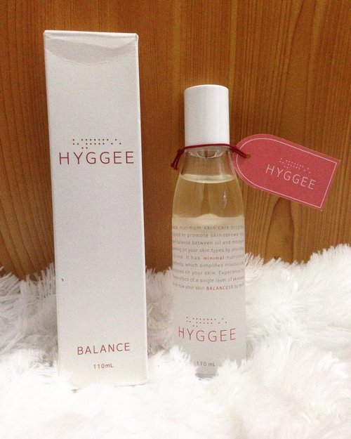 I just got this amazing hybrid product a few days ago. Yesss this is HYGGEE Balance One Step Facial Essence. This brand is quite new, search it on google and you will find good review about this. 
So basically it is biphase product which contains 20% oil based and 80% water based, so you have to shake it first before using it.
Why I love this because it has these triple functions, as toner-essence-emulsion which anybody would looove *talking about replacing 3 steps into 1 hahaha* 
But the main reason is this product works wonderful! My skin got smoother, my pore becomes smaller and I see some brightening effect after 3-4 days using it. 
HYGGEE one step facial essence have two types : Balance and Fresh. Balance is for dry skin, and Fresh is for oily skin. I highly recommend this product if you're looking for a well functioned hybrid product. Oh, you can also add serum in your routine, it is applied after using this product, and you can continue the rest steps. 
#koreanskincare #hyggee #clozetteid #koreanbeauty #bloggerbabes #skincare #