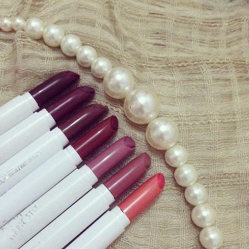 Cant get enough of #colourpop #lipstickjunkie @colourpopcult #clozetteid