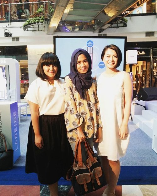 Thankyou for the superb makeup sharing session nya yaaa kakak2 cantikkk♡ what a great event! Thankyou so so much @laneigeid who gave me this golden opportunity♡Jatuhcinta bgt sama makeup tutorialnya ka @bylizzieparra tadi..Hope can meet you again at next event~ hihiYou both are so inspiringgg XOXO 😍😘❤ @bylizzieparra @alodita #laneigekbeautyweek #laneigeid #makeupsharingsession #clozetteid