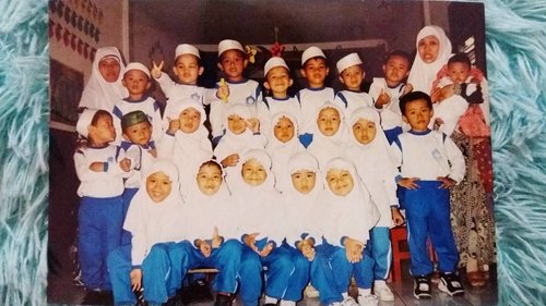 TKIT Asy-Syifaa♥
(Guess which I am... hehe)
.
.
.
#throwback #justfoundthis #oldphoto #kindergarten #clozetteid