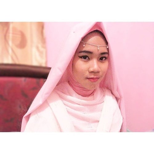 Lady in Pink 🙆🏻🌸...Inspired from @laiqamagazine and @carolinasepteritabeauty hihi♥#clozetteid #pink #hijab #hijabers #iseng