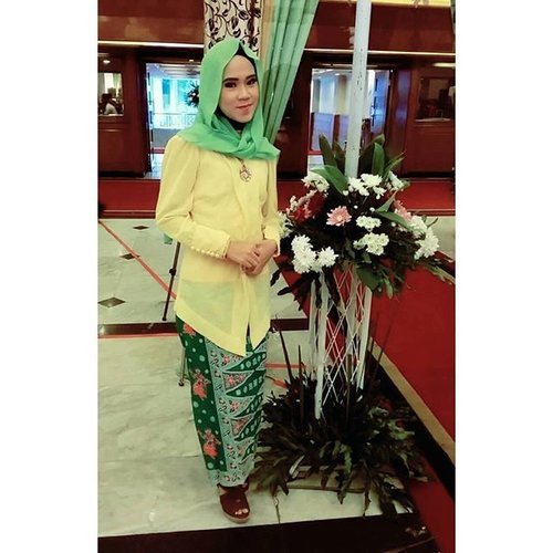Outfit of today. 😊🙆🏻#traditional #betawi #nonebetawi #ijokuning #Indonesian #culture #ootd #ootdhijabindo #clozetteid