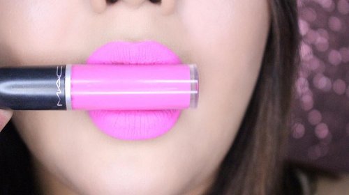 I'm wearing MAC retro matte liquid lipcolor in shade Fuchsia Flicker. Watch the previeous post to see how I apply lipstick and to get clean line.

#MACRetroMatte #MakeItMatteNadyaNaufel #NationalLipstickDay #MACCosmeticsID #MACCosmetics #IVGbeauty #clozetteid #bloggerceria #itsmylookbook @itsmylookbook @lipstutorial #lipstutorials #undiscovered_muas @undiscovered_muas @indobeautygram #lotd