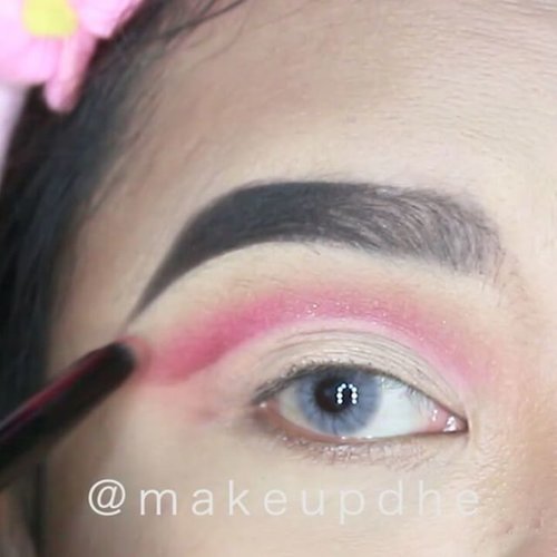 First time using @juviasplace eyeshadow palettes. They're so pigmented, I think the most pigmented eyeshadow that I've ever tried. Anyway, this is just mini tutorial and I think I'll make more of this kinda video in the future. 
The cover song is created by my talented friend @cjcamjoe, check out her page. She's awesome!!!!! 😘😘 #juviasplace #clozetteID #beautynesiamember