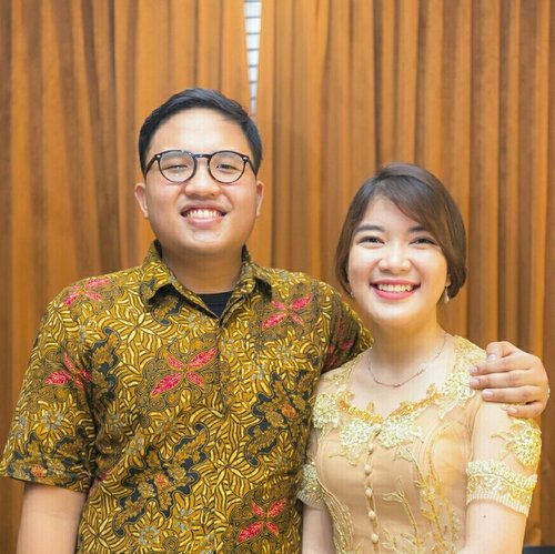 Our engagement ootd.
Makeup by me.
Simple bun hair do by my sister.