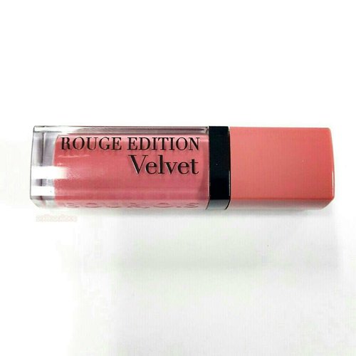 What's your current favorite lipstick? Mine is Bourjois Rouge Velvet in Happy Nude Year 