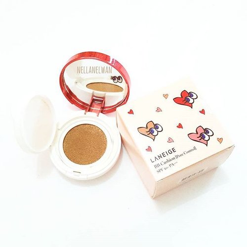 My current bb cream ☝It's Laneige BB Cushion Pore Control.Read what I like and dislike here http://goo.gl/8w1Euy#laneige #laneigexplaynomore #laneigebbcushion #laneigebbcushionporecontrol #bbcushion #clozetteid #clozette #cidmakeup #ibb #beautyblogger #beautybloggerindonesia