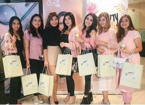 Beauty Rush event with @x2softlens x @lakmemakeup thanks a lot for having us #beautyrushwithX2softlens#lakmemakeup ...I'm wearing @x2softlens Sanso in Radiance that feels so comfort in my eyes all day long