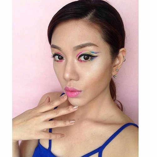 My dramatic eye look without falsies

My drama moment is when my falsies  detached while I still got an event until nighttime 😓😓😓 and I left my mascara at home

What's yours????
@vikaangela @yunita.sasmita 
#dramaready
#MNYITLOOK#MaybellineIndonesia