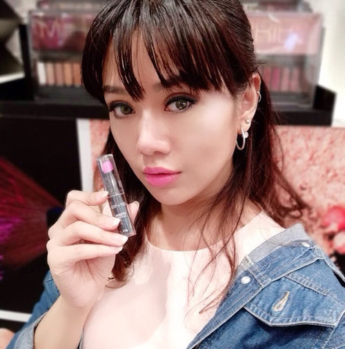 Congratulations for new store of @byscosmetics_id  at AEON BSD🎉.Let us all embrace the beauty of "Be Your Self".As the lipstick that I'm wearing BYS matte lipstick - I Don't Pink So L305 .Swipe left for the excitement with @beautybloggerindonesia #BYS#BYSxBBI#BYSIthinkinpink#BYScosmeticsid#BYSAeonBSD