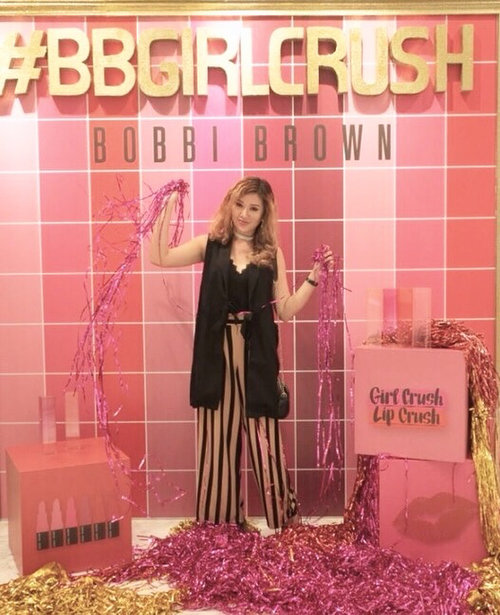 Cannot hide my happy face in this super cute corner at @bobbibrownid New Store Concept at Seibu Grand Indonesia and the launching of Bobbi Brown Crushed Lip Color wich comes in 6 beautiful shades:
💋Watermelon
💋 Baby
💋 Grenadine
💋 Crush
💋 Regal 💋 Baby
.
.
#BBGIRLCRUSH
#BOBBIBROWNID