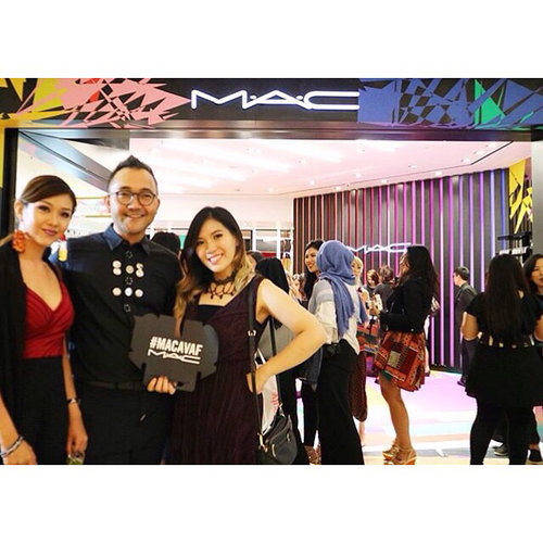 Don't forget to visit M.A.C first standing store @plaza_indonesia will surely looking forward for the next store to come ❤️❤️❤️ Thanks a lot for having us @anggarahman M.A.C Cosmetis Indonesia #MACAVAF#MACCOSMETICSID