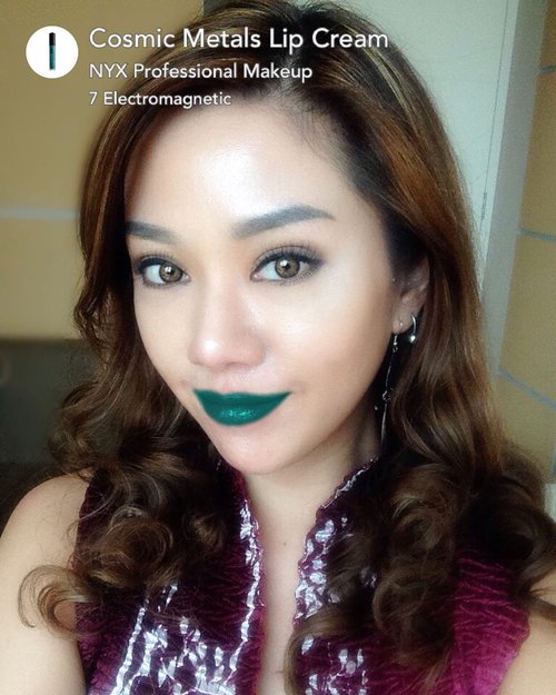 This Cosmic Metals Lip Cream from NYX Professional Makeup shade 7 Electromagnetic reminds me of "poison ivy" extremely captivating and daring.

This @makeupplus_id beauty apps is really amazing because you can simply try anymakeup that you like and if the shade suits you well you can buy the products right away. 
Don't forget to join this
@vikaangela 
@yunita.sasmita 
@giselavi_ 
You can get discount 35% off to buy NYX Professional Makeup or get a chance to win daily contest or even makeup workshop by NYX Professional Makeup. ❤️Download "MakeupPlus" ❤️Choose your perfect Cosmic Metal Lip Cream in MakeupPlus COUNTER ❤️Snap a Selfie ❤️Share It 
#MPlusxNYXCosmeticsID
#ChromaticsLippie
#MakeupPlus
#MakeupPlusAPP
#MakeupPlusID